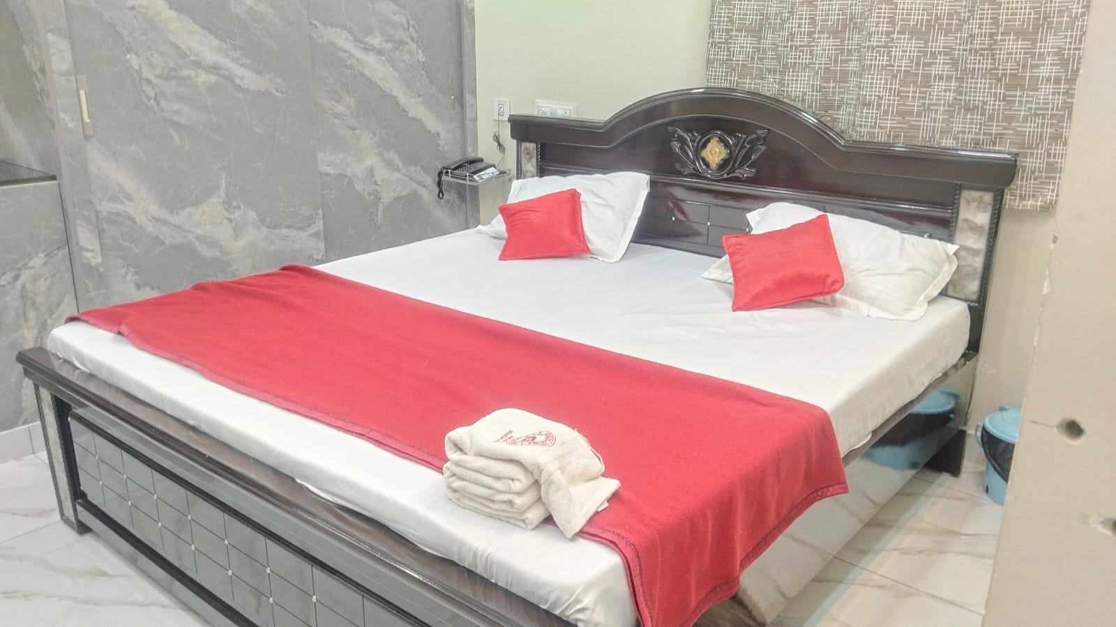 Deluxe Bedroom